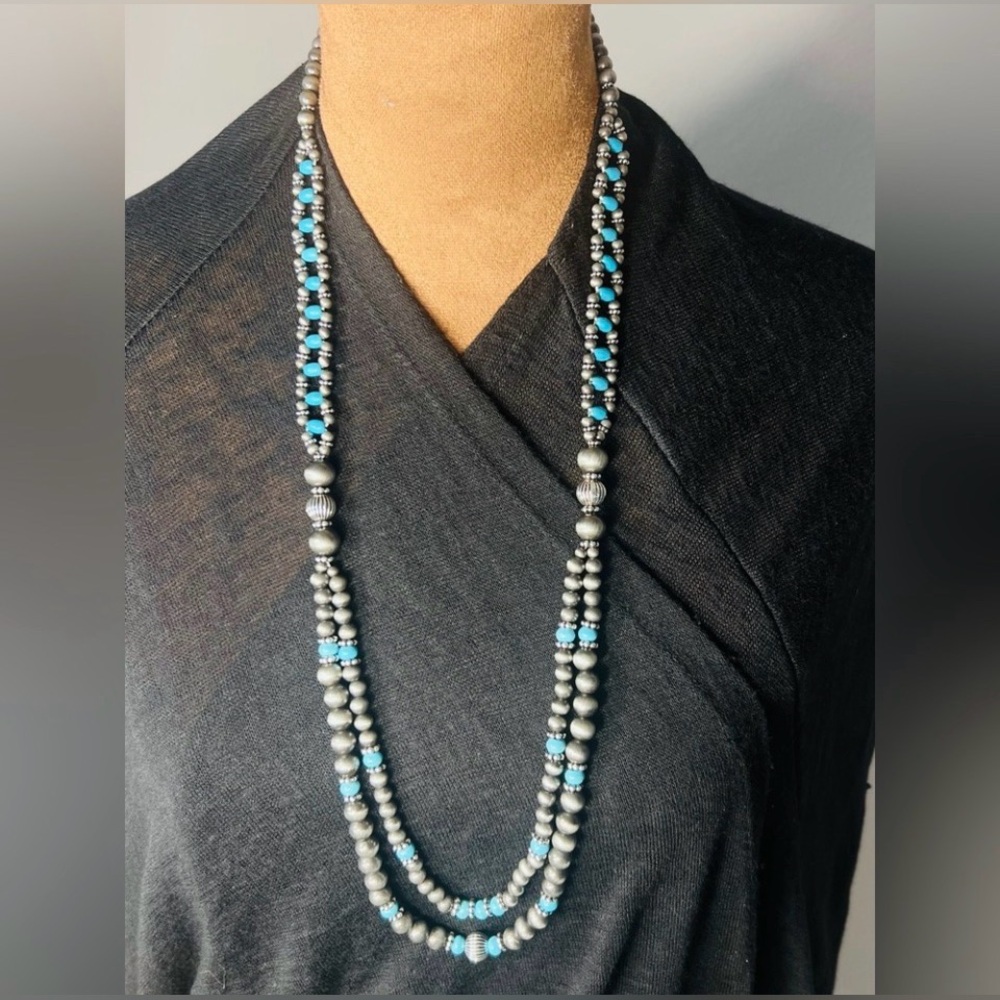 Silver & Turquoise colored Beaded Necklace - Picture 4 of 4